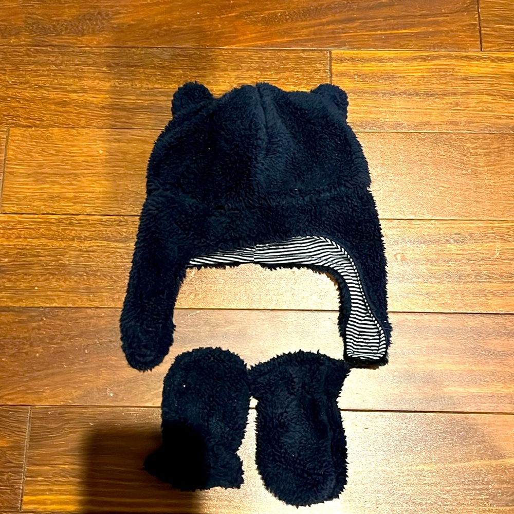 Infant hat and mittens